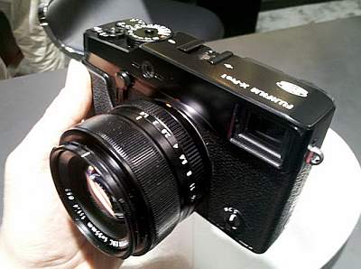 Fujifilm X Pro1 F64 a lansat camera foto Fujifilm X Pro1